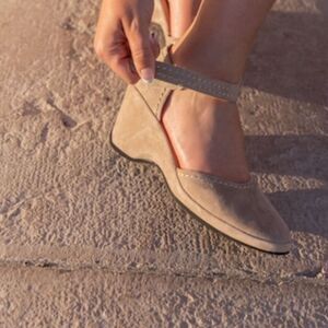 L’Amour Des Pieds Orva Taupe Suede wedge 8